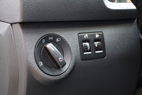 Volkswagen Caddy 2.0 TDI L2H1 Maxi | Bi-Xenon | Navigatie | PDC | Trekhaak | Airco | Cruise control | Nieuwe APK | Dealer onderhouden