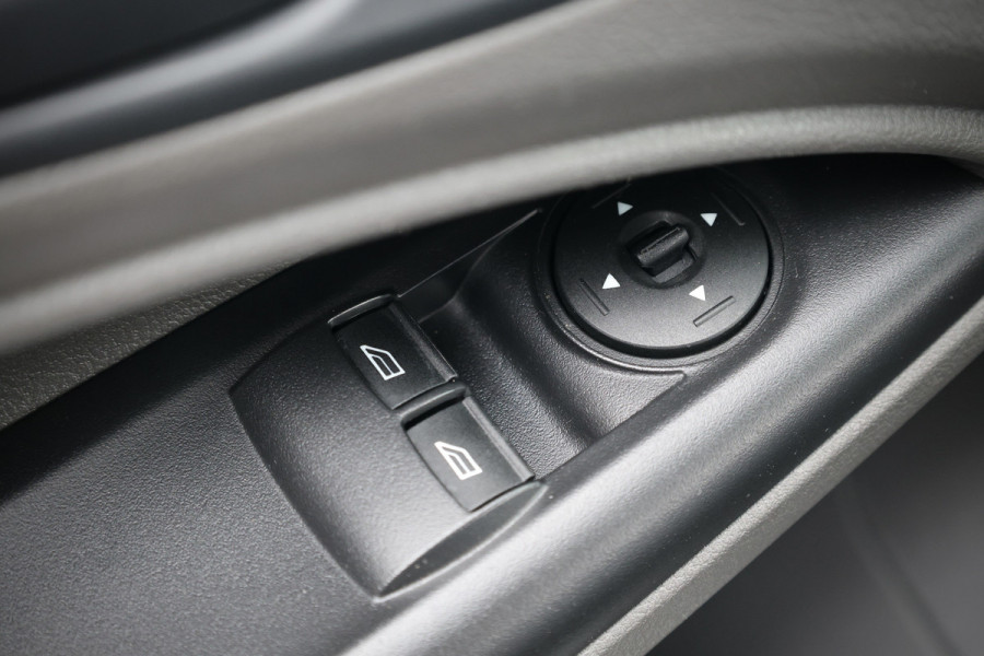 Ford Transit Connect 1.0 Ecoboost 100 PK | BTW / BPM Vrij | Marge | 3-Zitter | Camera | Navigatie | CarPlay | PDC V+A | Stoelverwarming | Airco | Dealer onderhouden | Nieuwe APK | Onderhoudsbeurt