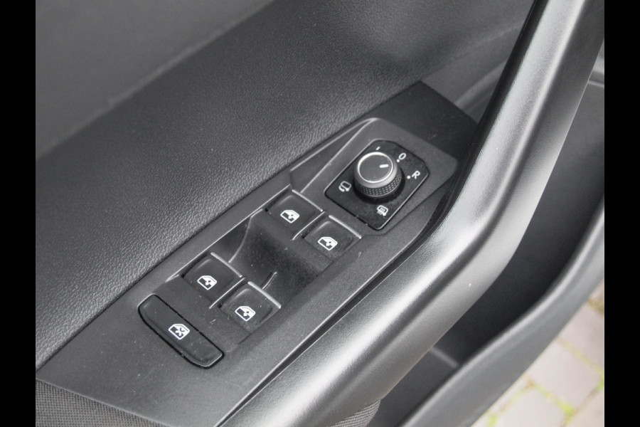 Volkswagen Taigo 1.0 TSI R-Line Business | R-Line | Camera | Automaat | Stoelverwarming | NL-Auto |