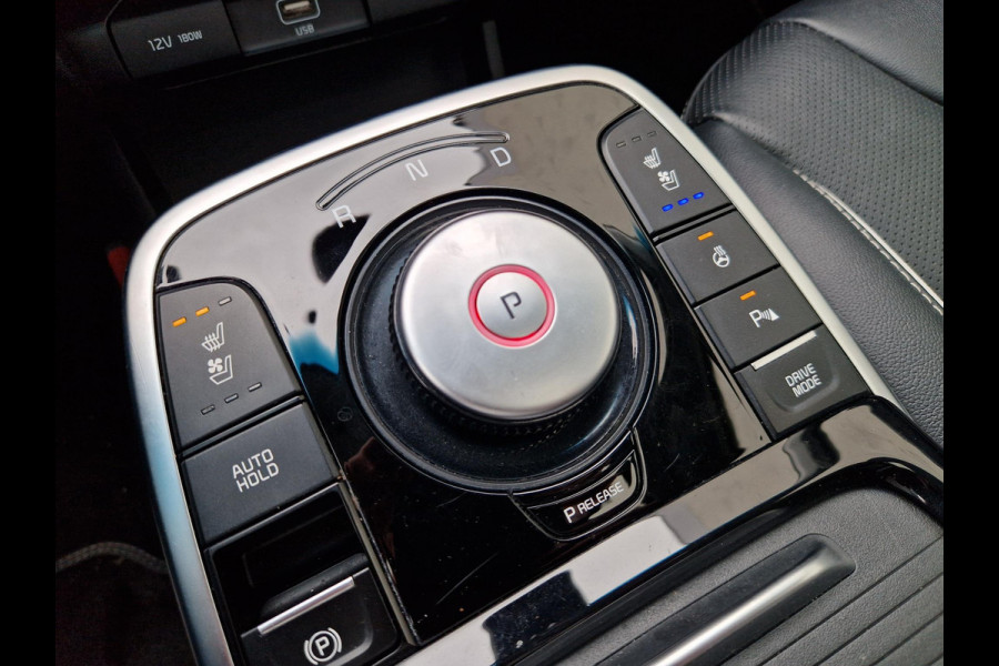 Kia e-Niro ExecutiveLine 64 kWh | 1e Eigenaar | Open Dak | LED | RMC Trekhaak | JBL | Stoelventilatie |