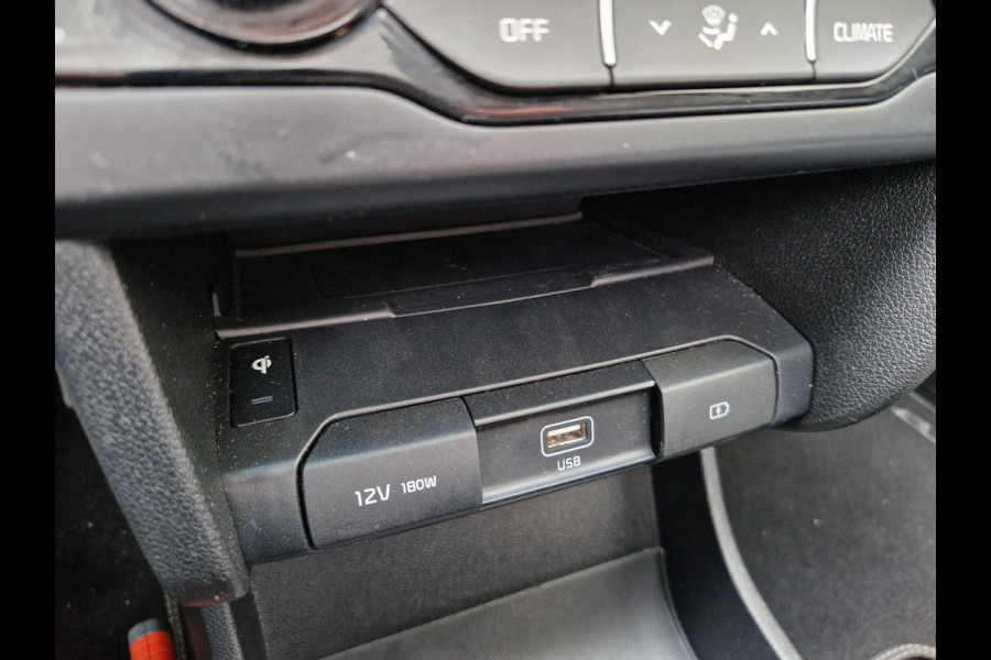 Kia e-Niro ExecutiveLine 64 kWh | 1e Eigenaar | Open Dak | LED | RMC Trekhaak | JBL | Stoelventilatie |