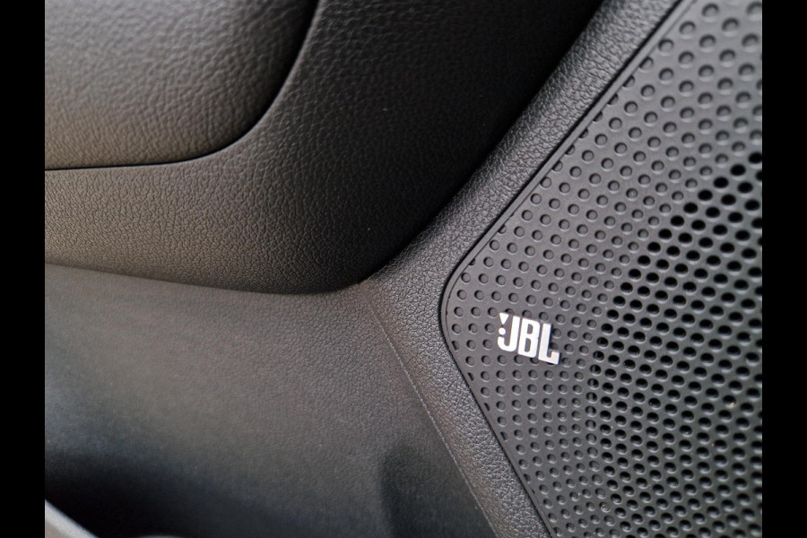 Kia e-Niro ExecutiveLine 64 kWh | 1e Eigenaar | Open Dak | LED | RMC Trekhaak | JBL | Stoelventilatie |