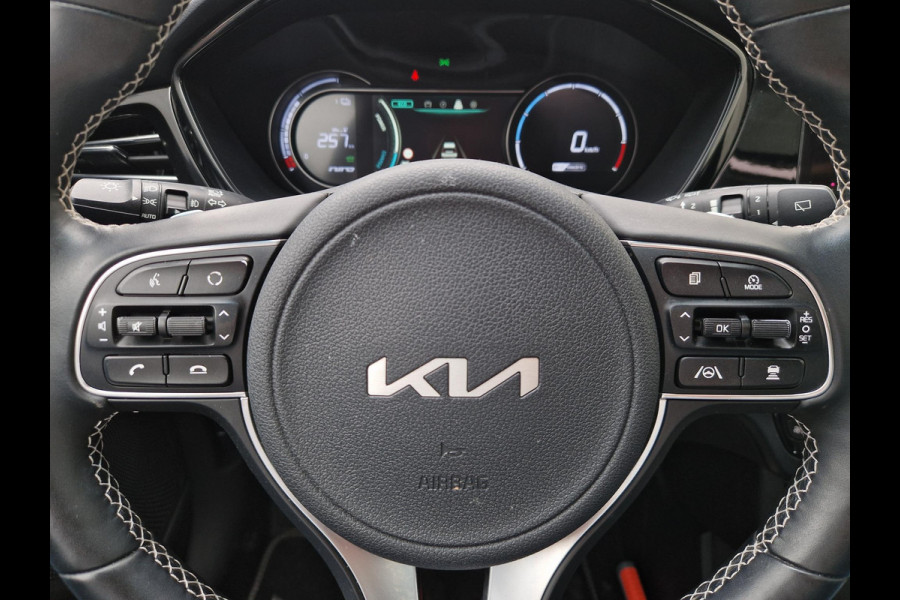 Kia e-Niro ExecutiveLine 64 kWh | 1e Eigenaar | Open Dak | LED | RMC Trekhaak | JBL | Stoelventilatie |