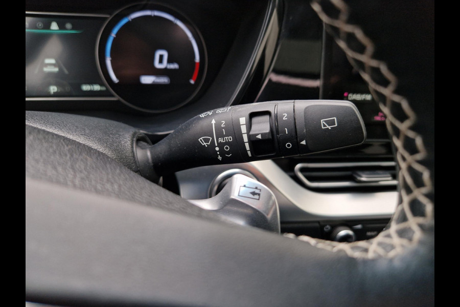 Kia e-Niro ExecutiveLine 64 kWh | 1e Eigenaar | Open Dak | LED | RMC Trekhaak | JBL | Stoelventilatie |