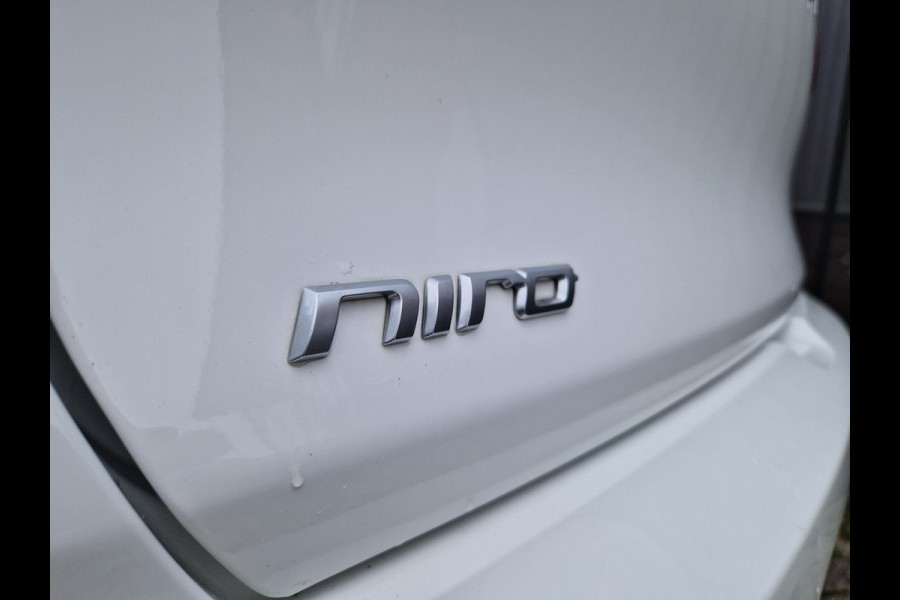 Kia e-Niro ExecutiveLine 64 kWh | 1e Eigenaar | Open Dak | LED | RMC Trekhaak | JBL | Stoelventilatie |
