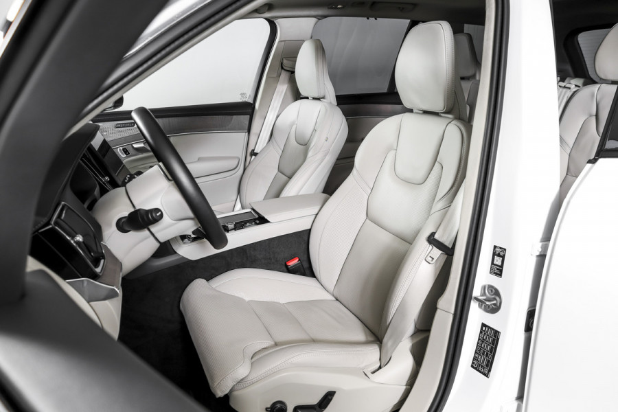 Volvo XC90 2.0 T8 Plug-in hybrid AWD Ultra Dark 310 PK - Automaat | Leder Pakket | S/K-Panodak | Luchtvering | Bowers & Wilkins | Elek. Stoel-+massage+verwarming & Ventilatie | Head-Up | Adapt. Cruise |  360 Camera | Google +App. Connect | 22" Diamond Cut | 7772