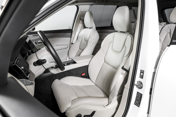 Volvo XC90 2.0 T8 Plug-in hybrid AWD Ultra Dark 310 PK - Automaat | Leder Pakket | S/K-Panodak | Luchtvering | Bowers & Wilkins | Elek. Stoel-+massage+verwarming & Ventilatie | Head-Up | Adapt. Cruise |  360 Camera | Google +App. Connect | 22" Diamond Cut | 7772