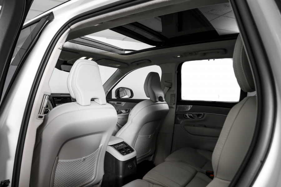 Volvo XC90 2.0 T8 Plug-in hybrid AWD Ultra Dark 310 PK - Automaat | Leder Pakket | S/K-Panodak | Luchtvering | Bowers & Wilkins | Elek. Stoel-+massage+verwarming & Ventilatie | Head-Up | Adapt. Cruise |  360 Camera | Google +App. Connect | 22" Diamond Cut | 7772