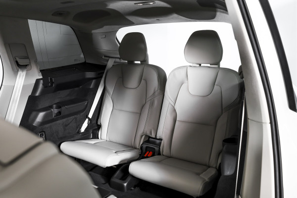 Volvo XC90 2.0 T8 Plug-in hybrid AWD Ultra Dark 310 PK - Automaat | Leder Pakket | S/K-Panodak | Luchtvering | Bowers & Wilkins | Elek. Stoel-+massage+verwarming & Ventilatie | Head-Up | Adapt. Cruise |  360 Camera | Google +App. Connect | 22" Diamond Cut | 7772