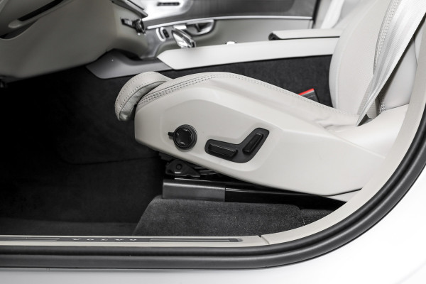 Volvo XC90 2.0 T8 Plug-in hybrid AWD Ultra Dark 310 PK - Automaat | Leder Pakket | S/K-Panodak | Luchtvering | Bowers & Wilkins | Elek. Stoel-+massage+verwarming & Ventilatie | Head-Up | Adapt. Cruise |  360 Camera | Google +App. Connect | 22" Diamond Cut | 7772