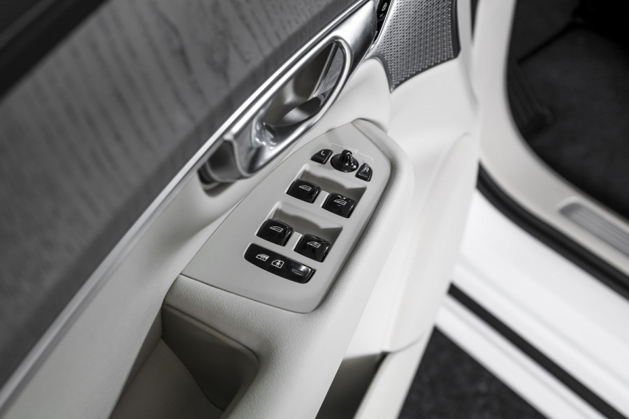 Volvo XC90 2.0 T8 Plug-in hybrid AWD Ultra Dark 310 PK - Automaat | Leder Pakket | S/K-Panodak | Luchtvering | Bowers & Wilkins | Elek. Stoel-+massage+verwarming & Ventilatie | Head-Up | Adapt. Cruise |  360 Camera | Google +App. Connect | 22" Diamond Cut | 7772