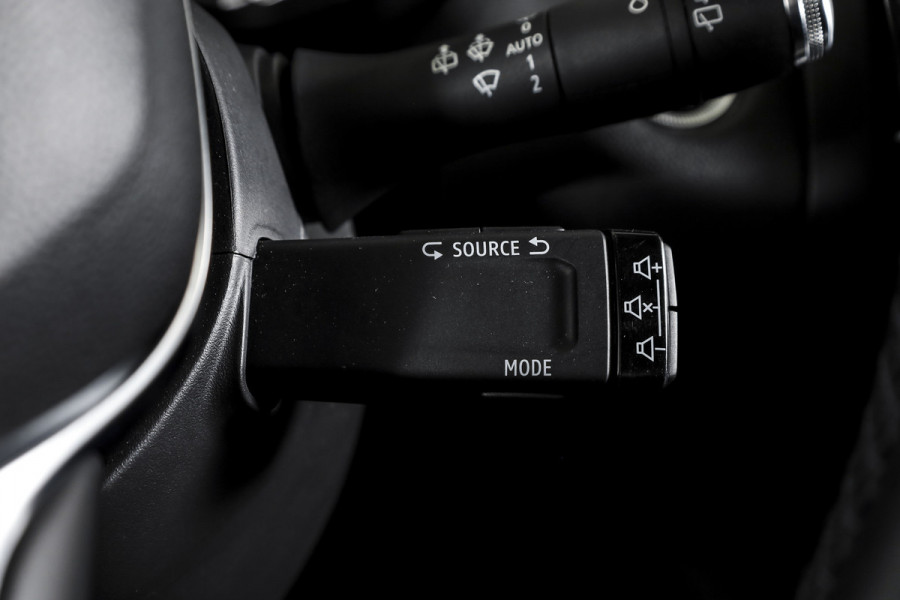 Renault Captur 1.3 TCe 130 PK Intens - Automaat | Dig. Cockpit | Adapt. Cruise | PDC | Camera | NAV + App. Connect | ECC | DAB | LM 18" |