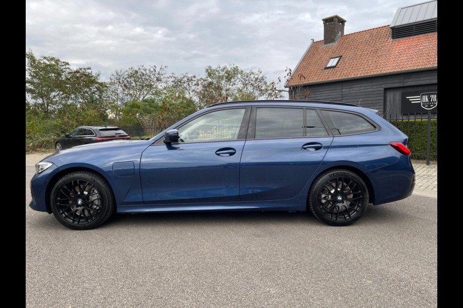BMW 3 Serie Touring 330e PLUG&HYBRID HEAD-UP SPORTLINE -SHADOW CAMERA LEER NAVI LED-XENON