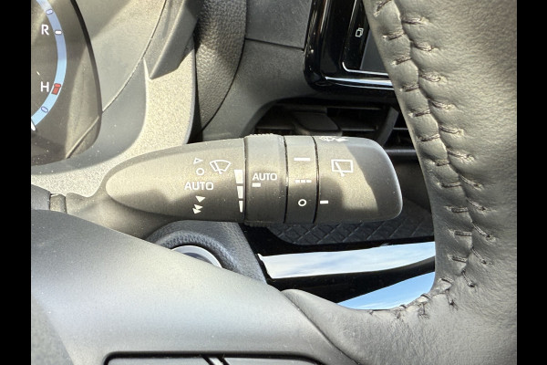 Toyota Yaris Cross 1.5 Hybrid Dynamic | CarPlay | Camera | ACC | Keyless | LED | DAB+ | 17 inch