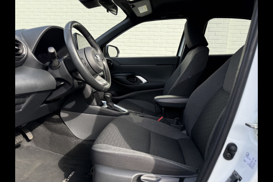 Toyota Yaris Cross 1.5 Hybrid Dynamic | CarPlay | Camera | ACC | Keyless | LED | DAB+ | 17 inch