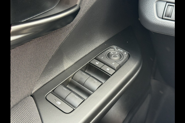 Toyota C-HR 2.0 Plug-in Hybrid 220 Dynamic | ACC | Camera | Navi XL | Keyless | Winter-Pakket | 18 inch