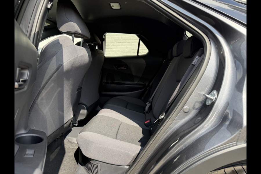 Toyota C-HR 2.0 Plug-in Hybrid 220 Dynamic | ACC | Camera | Navi XL | Keyless | Winter-Pakket | 18 inch