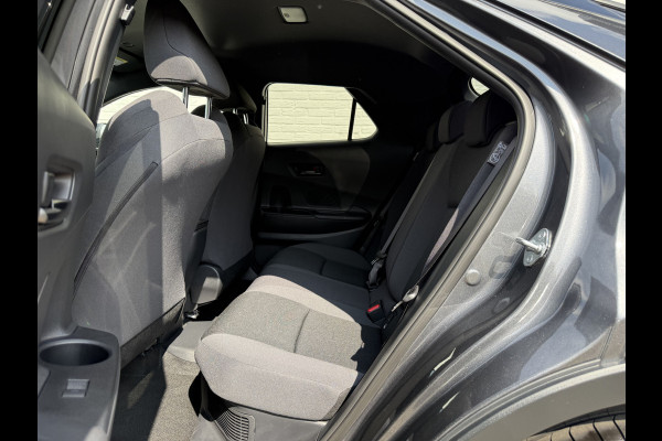 Toyota C-HR 2.0 Plug-in Hybrid 220 Dynamic | ACC | Camera | Navi XL | Keyless | Winter-Pakket | 18 inch