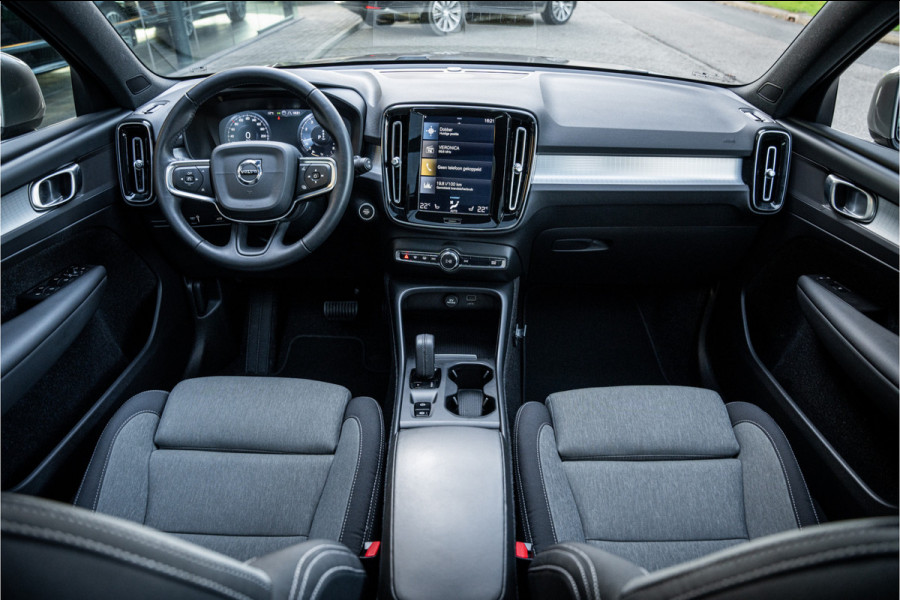 Volvo XC40 1.5 T2 Business Pro Aut.8 ** Panodak ** Camera ** 19inch ** Winter-line NAP!!