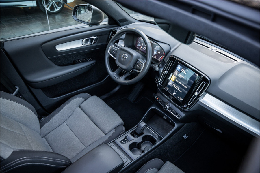 Volvo XC40 1.5 T2 Business Pro Aut.8 ** Panodak ** Camera ** 19inch ** Winter-line NAP!!