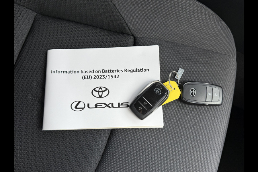 Toyota C-HR 2.0 Hybrid 200 Dynamic Bi-Tone | ZONDER STEKKER! | Navi XL | ACC | Camera | Keyless | LED | 18 inch