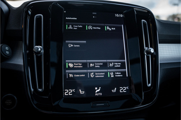 Volvo XC40 1.5 T2 Business Pro Aut.8 ** Panodak ** Camera ** 19inch ** Winter-line NAP!!