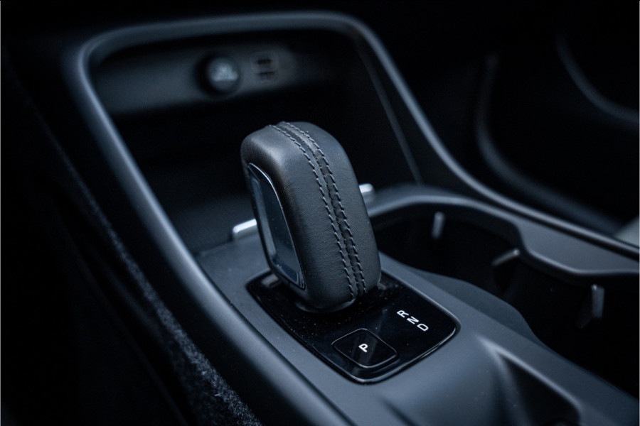 Volvo XC40 1.5 T2 Business Pro Aut.8 ** Panodak ** Camera ** 19inch ** Winter-line NAP!!