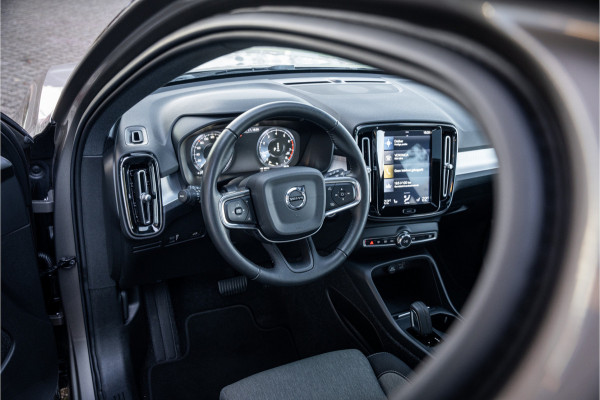 Volvo XC40 1.5 T2 Business Pro Aut.8 ** Panodak ** Camera ** 19inch ** Winter-line NAP!!