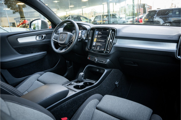 Volvo XC40 1.5 T2 Business Pro Aut.8 ** Panodak ** Camera ** 19inch ** Winter-line NAP!!