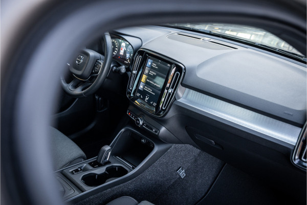 Volvo XC40 1.5 T2 Business Pro Aut.8 ** Panodak ** Camera ** 19inch ** Winter-line NAP!!