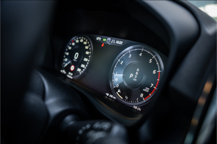 Volvo XC40 1.5 T2 Business Pro Aut.8 ** Panodak ** Camera ** 19inch ** Winter-line NAP!!