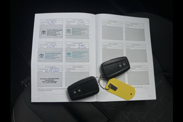 Toyota C-HR 2.0 Hybrid Bi-Tone | Navi | Carplay | Dodehoek | Park Assist | Camera