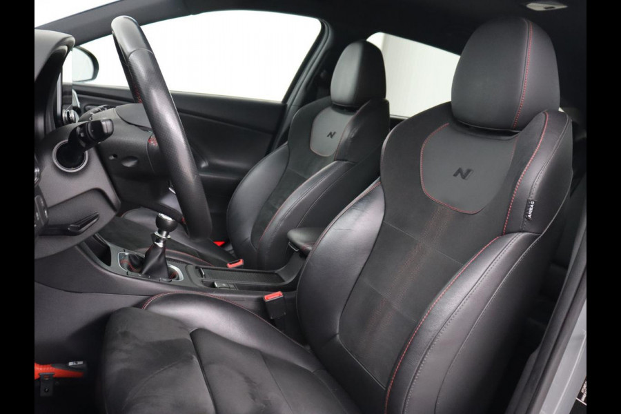 Hyundai i30 1.5 T-GDi MHEV N Line | Trekhaak | Sportstoelen | Stoelverwarming | Full LED | Carplay | Camera | Leder/Alcantara | Memory | Keyless | Climate control