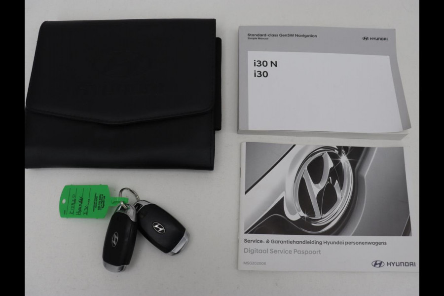 Hyundai i30 1.5 T-GDi MHEV N Line | Trekhaak | Sportstoelen | Stoelverwarming | Full LED | Carplay | Camera | Leder/Alcantara | Memory | Keyless | Climate control