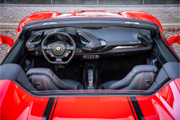 Ferrari 488 3.9 Spider HELE ** NL geleverd ** Atelier ** Carbon ** Titanium Exhaust ** 360 Camera ** Scuderia Shields ** NAP!