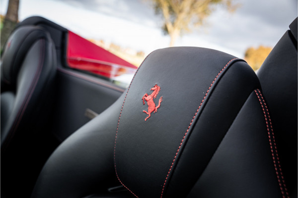 Ferrari 488 3.9 Spider HELE ** NL geleverd ** Atelier ** Carbon ** Titanium Exhaust ** 360 Camera ** Scuderia Shields ** NAP!