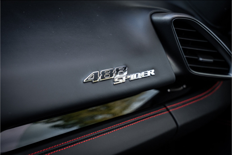 Ferrari 488 3.9 Spider HELE ** NL geleverd ** Atelier ** Carbon ** Titanium Exhaust ** 360 Camera ** Scuderia Shields ** NAP!