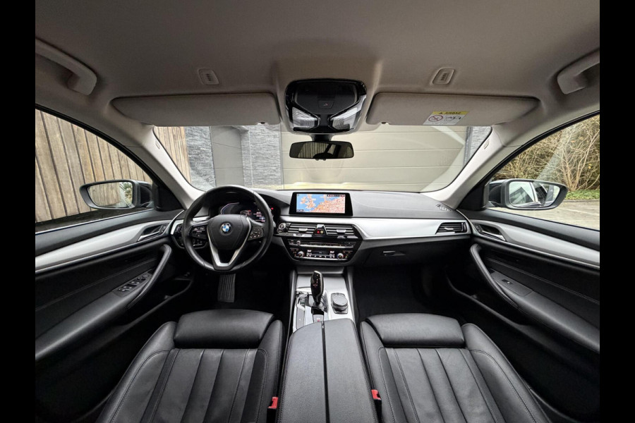 BMW 5 Serie Touring 520i High Executive Automaat | Apple CarPlay | Leren bekleding | Stoelverwarming | LED verlichting | Comfortstoelen met