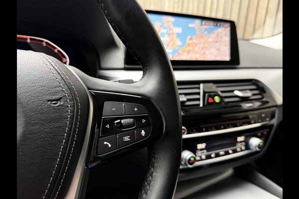 BMW 5 Serie Touring 520i High Executive Automaat | Apple CarPlay | Leren bekleding | Stoelverwarming | LED verlichting | Comfortstoelen met