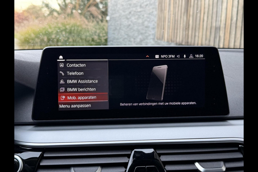 BMW 5 Serie Touring 520i High Executive Automaat | Apple CarPlay | Leren bekleding | Stoelverwarming | LED verlichting | Comfortstoelen met