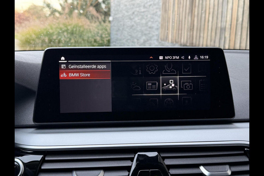 BMW 5 Serie Touring 520i High Executive Automaat | Apple CarPlay | Leren bekleding | Stoelverwarming | LED verlichting | Comfortstoelen met