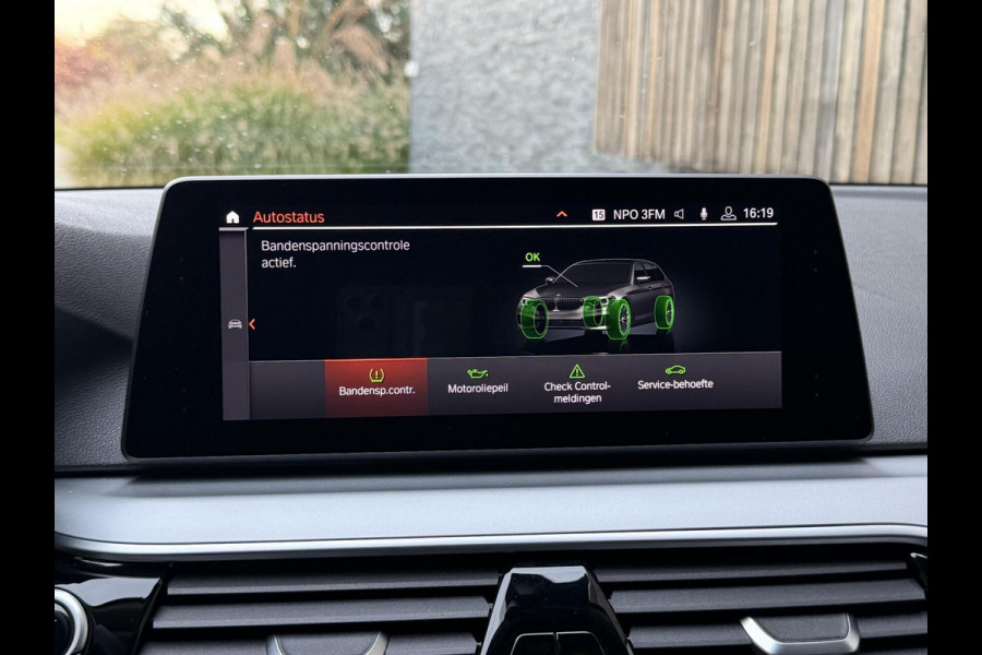 BMW 5 Serie Touring 520i High Executive Automaat | Apple CarPlay | Leren bekleding | Stoelverwarming | LED verlichting | Comfortstoelen met