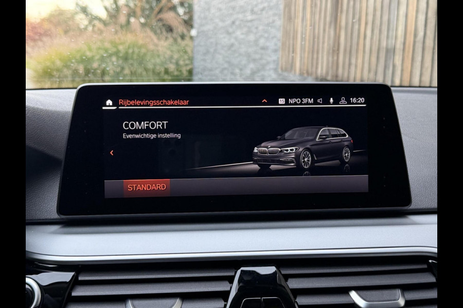 BMW 5 Serie Touring 520i High Executive Automaat | Apple CarPlay | Leren bekleding | Stoelverwarming | LED verlichting | Comfortstoelen met