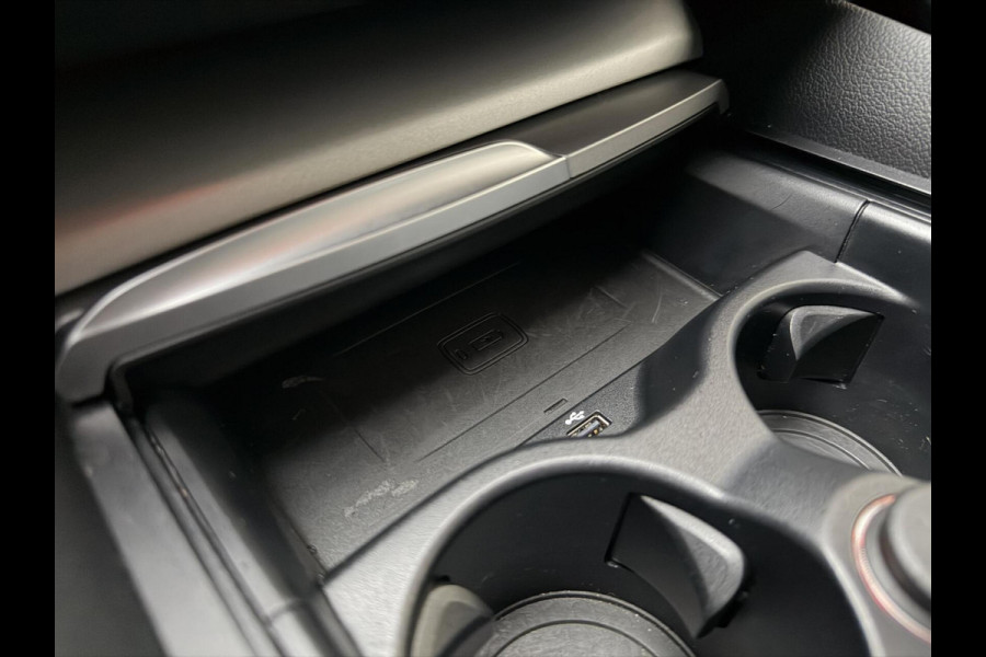 BMW 5 Serie Touring 520i High Executive Automaat | Apple CarPlay | Leren bekleding | Stoelverwarming | LED verlichting | Comfortstoelen met