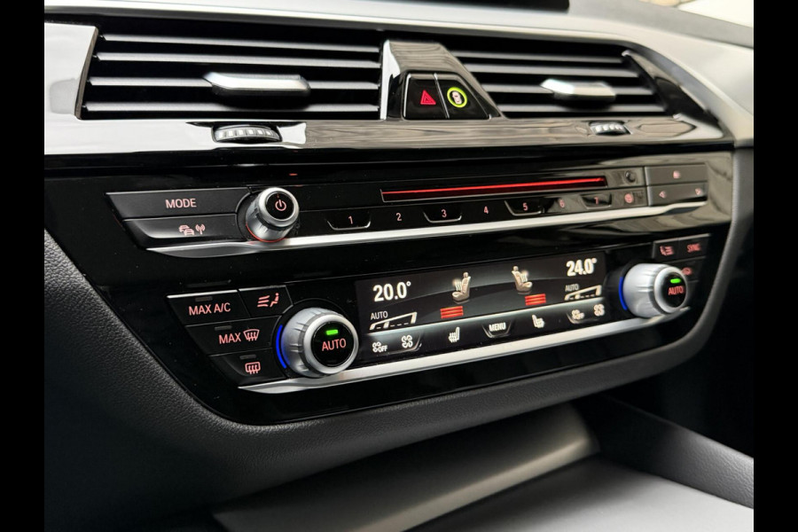 BMW 5 Serie Touring 520i High Executive Automaat | Apple CarPlay | Leren bekleding | Stoelverwarming | LED verlichting | Comfortstoelen met
