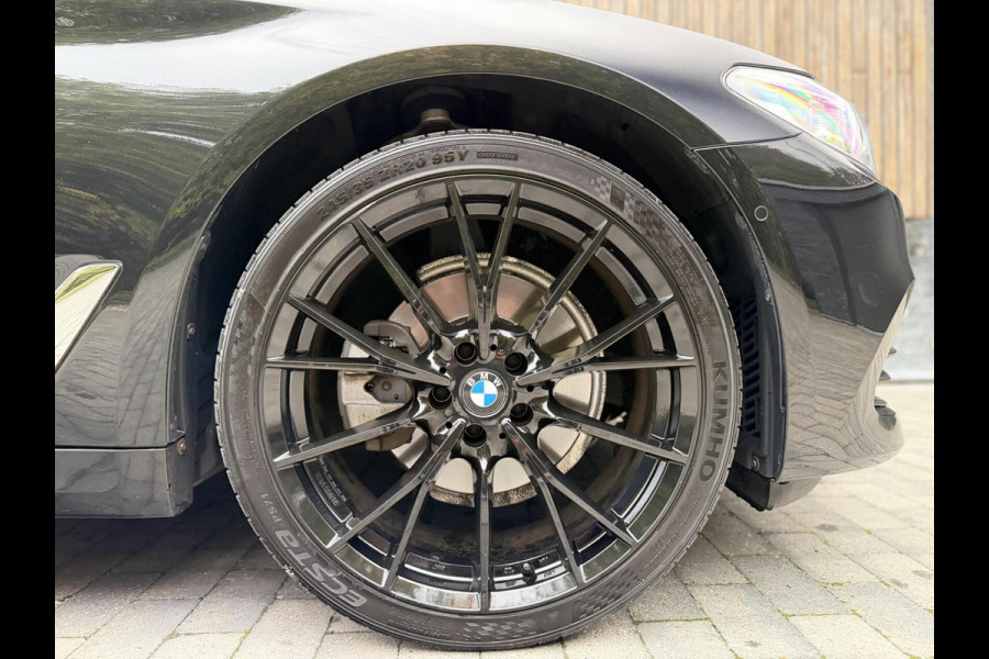 BMW 5 Serie Touring 520i High Executive Automaat | Apple CarPlay | Leren bekleding | Stoelverwarming | LED verlichting | Comfortstoelen met