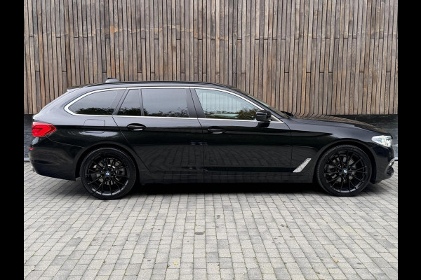 BMW 5 Serie Touring 520i High Executive Automaat | Apple CarPlay | Leren bekleding | Stoelverwarming | LED verlichting | Comfortstoelen met
