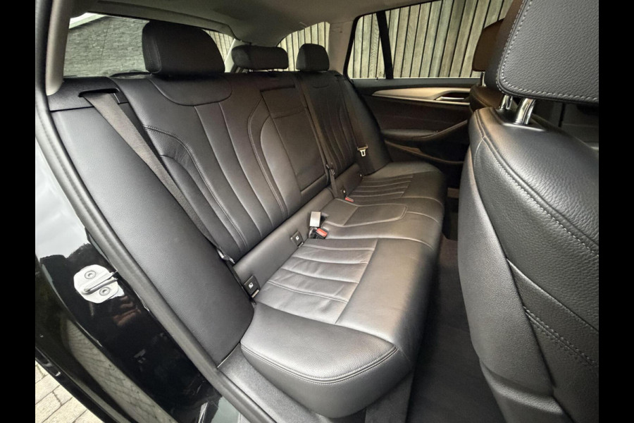 BMW 5 Serie Touring 520i High Executive Automaat | Apple CarPlay | Leren bekleding | Stoelverwarming | LED verlichting | Comfortstoelen met