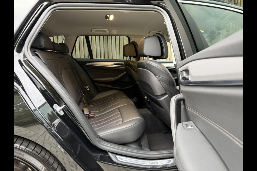 BMW 5 Serie Touring 520i High Executive Automaat | Apple CarPlay | Leren bekleding | Stoelverwarming | LED verlichting | Comfortstoelen met