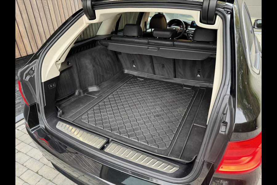 BMW 5 Serie Touring 520i High Executive Automaat | Apple CarPlay | Leren bekleding | Stoelverwarming | LED verlichting | Comfortstoelen met